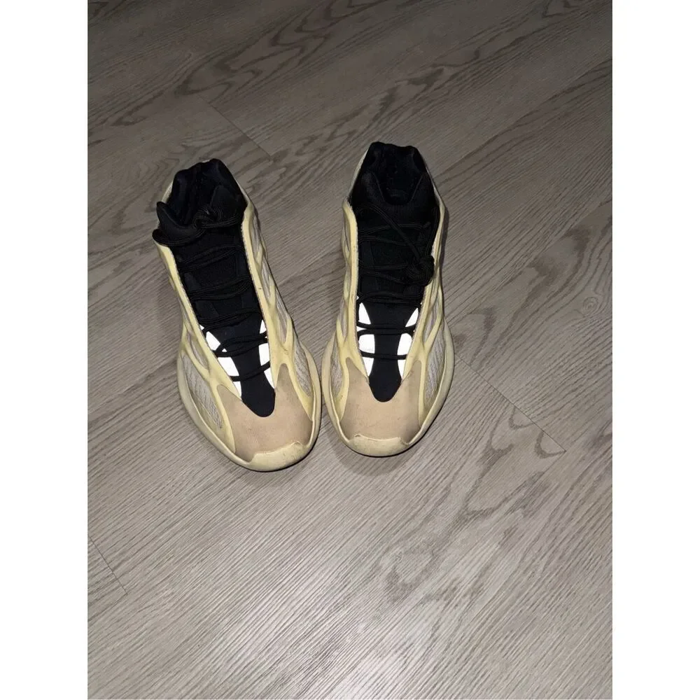 Yeezy 700 Azael